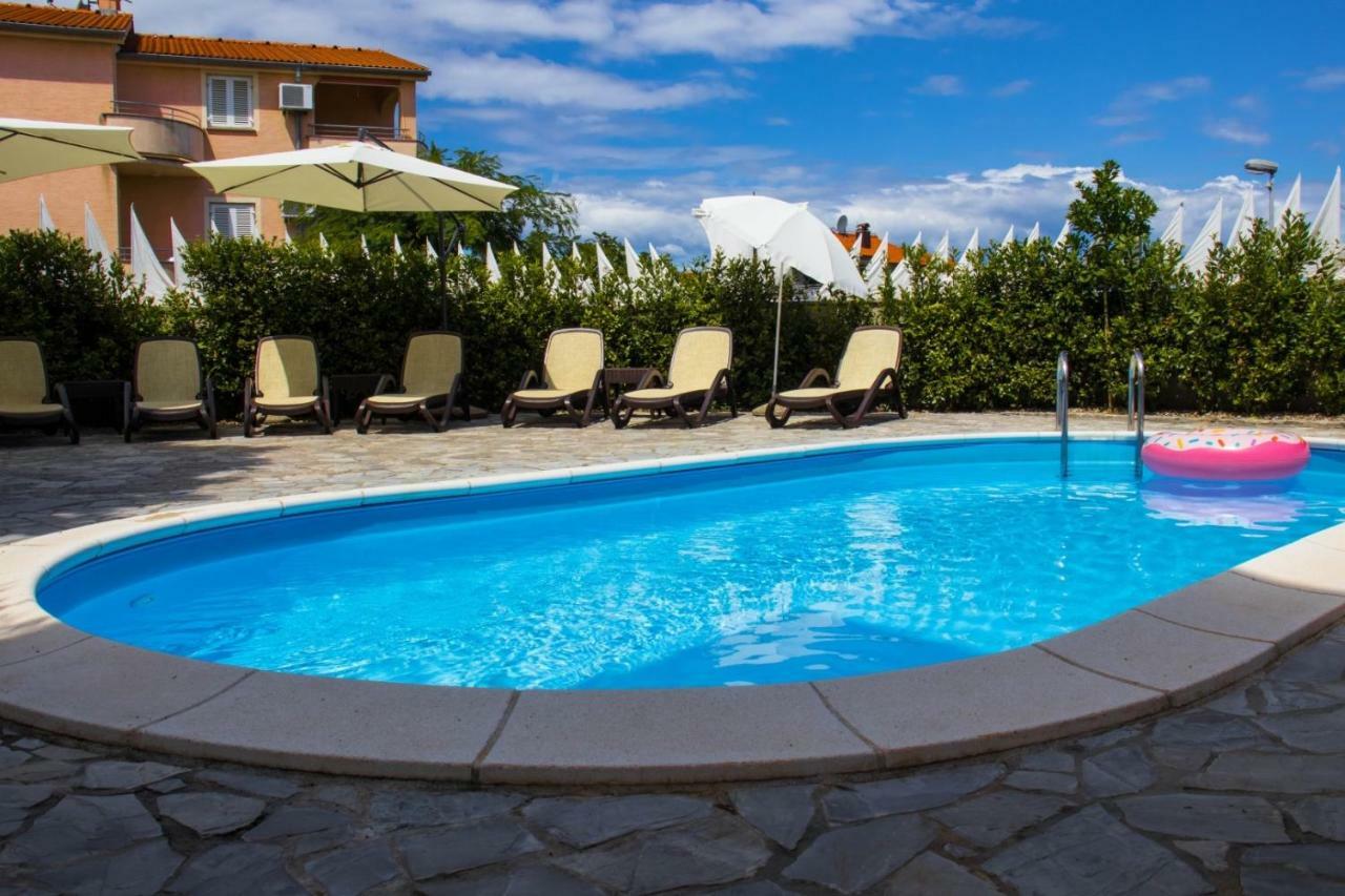 Bubi Apartments Малинска Экстерьер фото